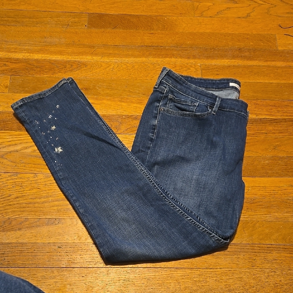 Blue Skinny Jeans with Classic Style